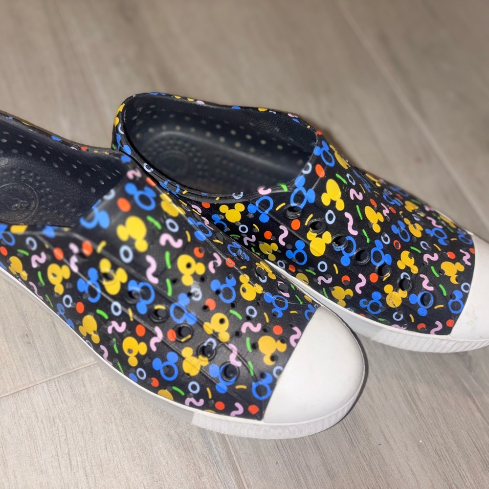 Disney Native Women’s Size 9 Sneakers